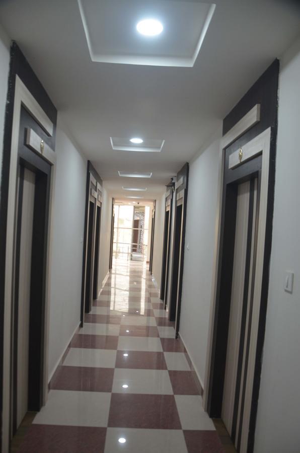 Hotel Pyara Palace Гая Стая снимка